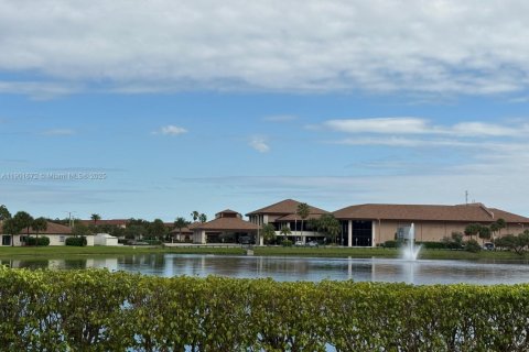 Condo in Pembroke Pines, Florida, 2 bedrooms  № 2012386 - photo 14