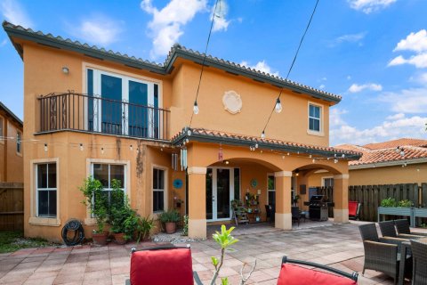 Villa ou maison à vendre à Miami, Floride: 5 chambres, 303.51 m2 № 2276860 - photo 5