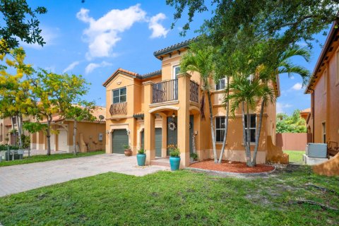 Villa ou maison à vendre à Miami, Floride: 5 chambres, 303.51 m2 № 2276860 - photo 3