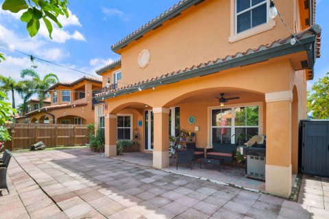 Villa ou maison à vendre à Miami, Floride: 5 chambres, 303.51 m2 № 2276860 - photo 4
