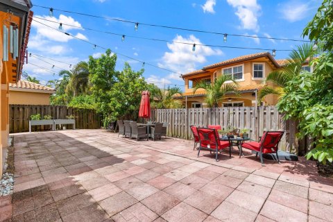 Villa ou maison à vendre à Miami, Floride: 5 chambres, 303.51 m2 № 2276860 - photo 8