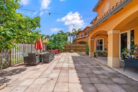 Villa ou maison à vendre à Miami, Floride: 5 chambres, 303.51 m2 № 2276860 - photo 7