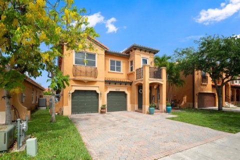 Villa ou maison à vendre à Miami, Floride: 5 chambres, 303.51 m2 № 2276860 - photo 2