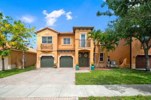 Villa ou maison à Miami, Floride 5 chambres, 303.51 m2 № 2276860