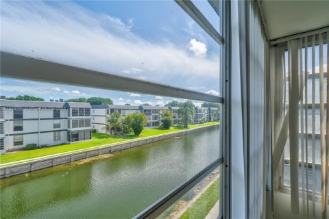 Condominio en venta en Tamarac, Florida, 2 dormitorios, 95.22 m2 № 1779672 - foto 16