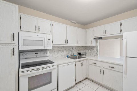 Condominio en venta en Tamarac, Florida, 2 dormitorios, 95.22 m2 № 1779672 - foto 25