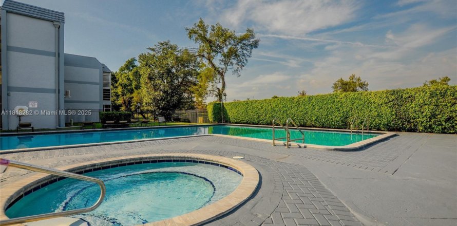 Condominio en Tamarac, Florida, 2 dormitorios  № 1779672