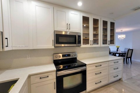 Copropriété à vendre à Hallandale Beach, Floride: 2 chambres, 118.91 m2 № 1955803 - photo 4