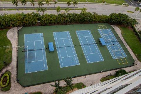 Condominio en venta en Hallandale Beach, Florida, 2 dormitorios, 118.91 m2 № 1955803 - foto 25