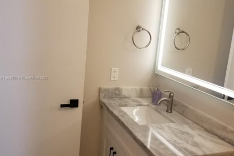 Condominio en venta en Hallandale Beach, Florida, 2 dormitorios, 118.91 m2 № 1955803 - foto 10