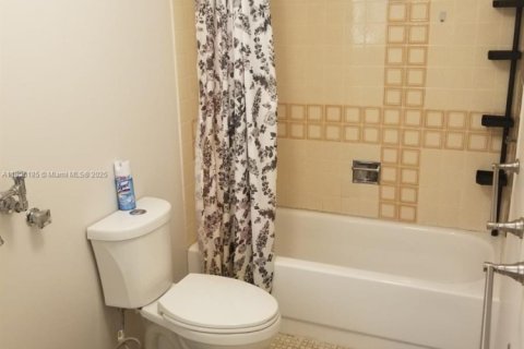 Condominio en venta en Hallandale Beach, Florida, 2 dormitorios, 118.91 m2 № 1955803 - foto 13