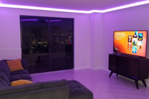 Condominio en venta en Hallandale Beach, Florida, 2 dormitorios, 118.91 m2 № 1955803 - foto 7