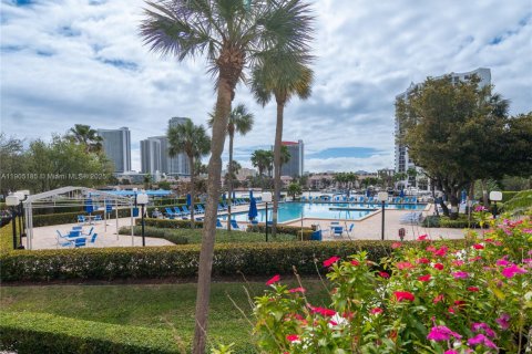 Condominio en venta en Hallandale Beach, Florida, 2 dormitorios, 118.91 m2 № 1955803 - foto 27