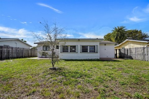 House in Sunrise, Florida 3 bedrooms, 102.47 sq.m. № 2046852 - photo 20