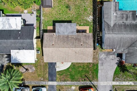 House in Sunrise, Florida 3 bedrooms, 102.47 sq.m. № 2046852 - photo 28