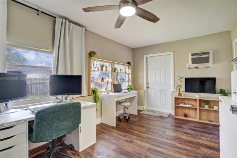 House in Sunrise, Florida 3 bedrooms, 102.47 sq.m. № 2046852 - photo 15