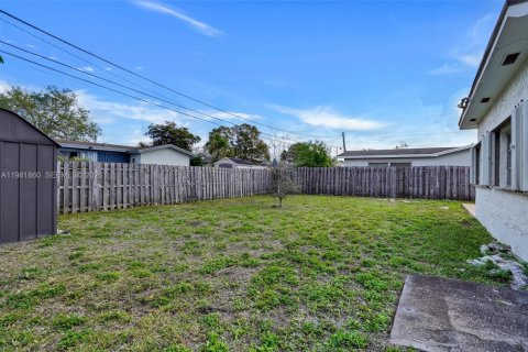 House in Sunrise, Florida 3 bedrooms, 102.47 sq.m. № 2046852 - photo 21