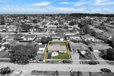 House in Sunrise, Florida 3 bedrooms, 102.47 sq.m. № 2046852 - photo 24