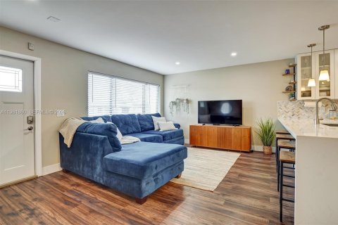 House in Sunrise, Florida 3 bedrooms, 102.47 sq.m. № 2046852 - photo 2