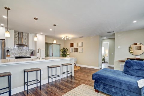 House in Sunrise, Florida 3 bedrooms, 102.47 sq.m. № 2046852 - photo 7