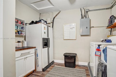 House in Sunrise, Florida 3 bedrooms, 102.47 sq.m. № 2046852 - photo 16