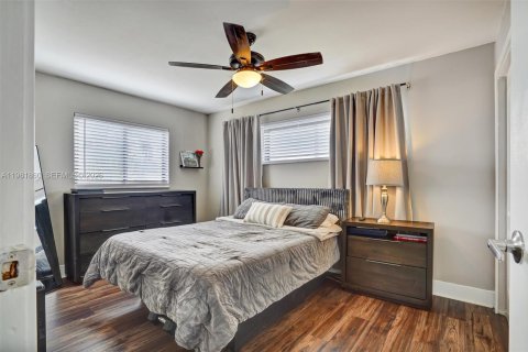 House in Sunrise, Florida 3 bedrooms, 102.47 sq.m. № 2046852 - photo 10