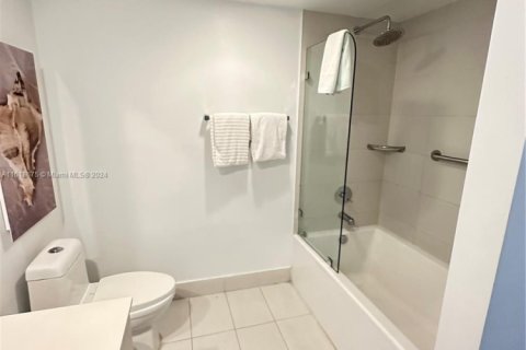 Condo in Hallandale Beach, Florida, 2 bedrooms  № 1710122 - photo 5