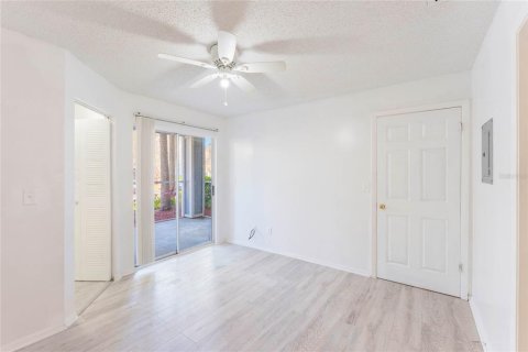 Condominio en venta en Lake Mary, Florida, 1 dormitorio, 60.2 m2 № 1784783 - foto 7