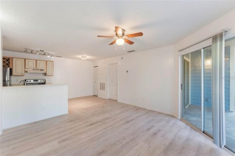 Condominio en venta en Lake Mary, Florida, 1 dormitorio, 60.2 m2 № 1784783 - foto 2