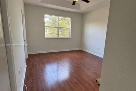 Снять в аренду таунхаус в Майами, Флорида 3 спальни, 146.97м2, № 1991567 - фото 10