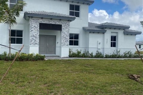 House in Miami, Florida 5 bedrooms, 322.19 sq.m. № 2042104