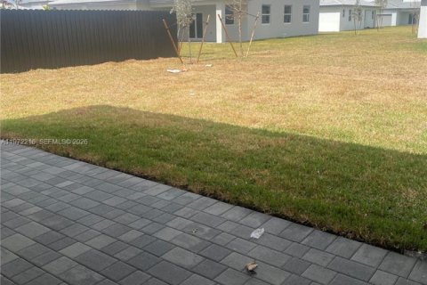 House in Miami, Florida 5 bedrooms, 322.19 sq.m. № 2042104 - photo 10