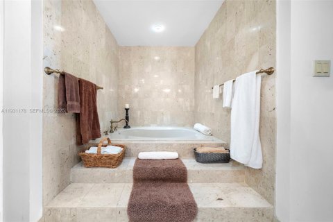 Снять в аренду кондоминиум в Майами-Бич, Флорида 2 спальни, 171.59м2, № 2034602 - фото 24