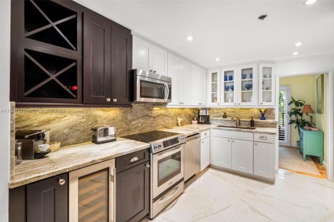 Снять в аренду кондоминиум в Майами-Бич, Флорида 2 спальни, 171.59м2, № 2034602 - фото 26