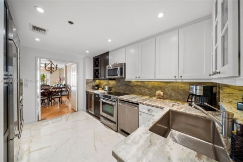 Снять в аренду кондоминиум в Майами-Бич, Флорида 2 спальни, 171.59м2, № 2034602 - фото 29