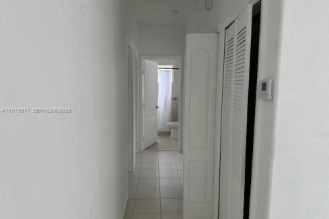 Casa en alquiler en Miami Lakes, Florida, 3 dormitorios, 1.49 m2 № 2042514 - foto 3