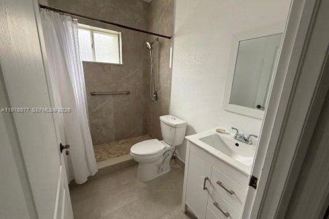 Casa en alquiler en Miami Lakes, Florida, 3 dormitorios, 1.49 m2 № 2042514 - foto 9