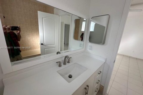 Casa en alquiler en Miami Lakes, Florida, 3 dormitorios, 1.49 m2 № 2042514 - foto 6