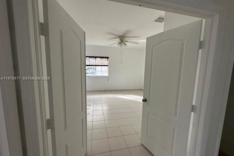 Casa en alquiler en Miami Lakes, Florida, 3 dormitorios, 1.49 m2 № 2042514 - foto 7