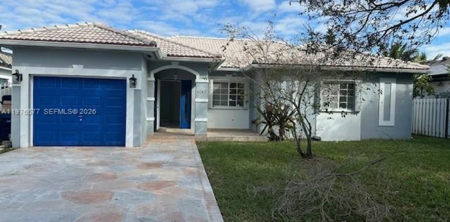 Casa en Miami Lakes, Florida 3 dormitorios, 1.49 m2 № 2042514