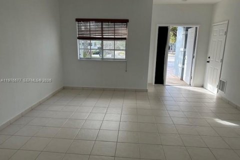 Casa en alquiler en Miami Lakes, Florida, 3 dormitorios, 1.49 m2 № 2042514 - foto 4