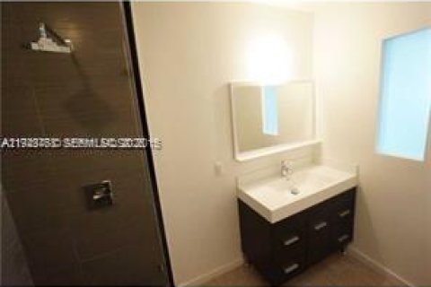 Condominio en venta en Miami Beach, Florida, 2 dormitorios, 62.34 m2 № 2152804 - foto 8
