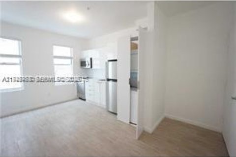 Condominio en venta en Miami Beach, Florida, 2 dormitorios, 62.34 m2 № 2152804 - foto 2