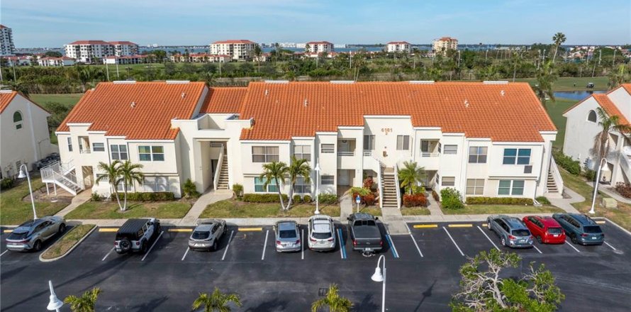 Condo in Saint Petersburg, Florida, 2 bedrooms № 1719928
