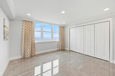 Condo in Riviera Beach, Florida, 2 bedrooms № 2392029 - photo 22