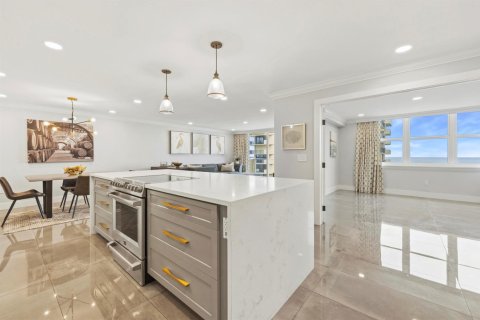Condo in Riviera Beach, Florida, 2 bedrooms № 2392029 - photo 4