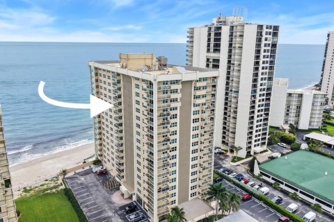 Condo in Riviera Beach, Florida, 2 bedrooms № 2392029 - photo 25