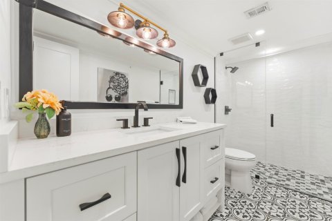 Condo in Riviera Beach, Florida, 2 bedrooms № 2392029 - photo 20
