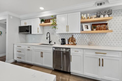 Condo in Riviera Beach, Florida, 2 bedrooms  № 2392029