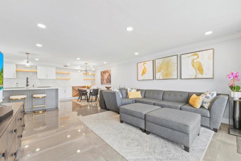 Condo in Riviera Beach, Florida, 2 bedrooms № 2392029 - photo 11